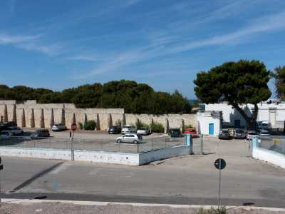 Sorto intorno agli anni 30, pu� vantare 400 cabine e un�estesa e ombreggiata pineta (foto di Antonio Caradonna)